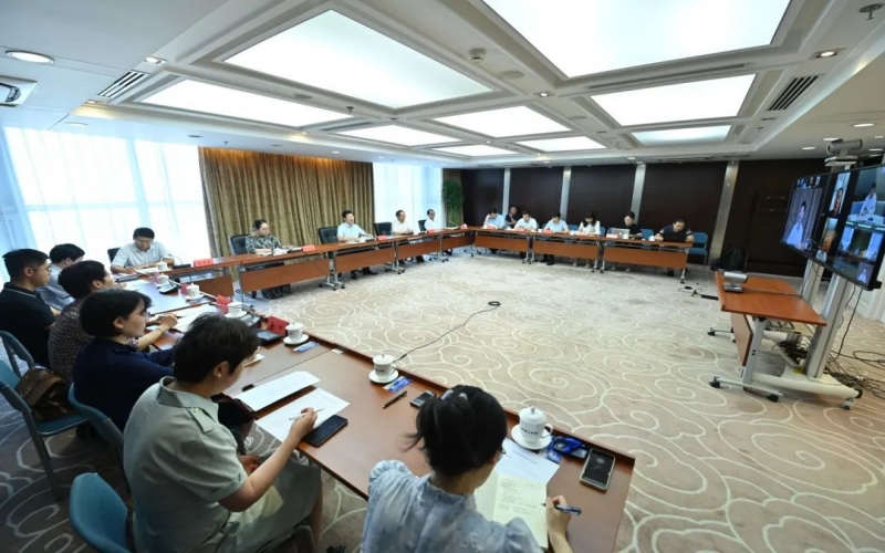 中国民营经济研究会举行半年度经济形势分析会 众博(中国)集团董事会主席张荣华出席并作重点发言