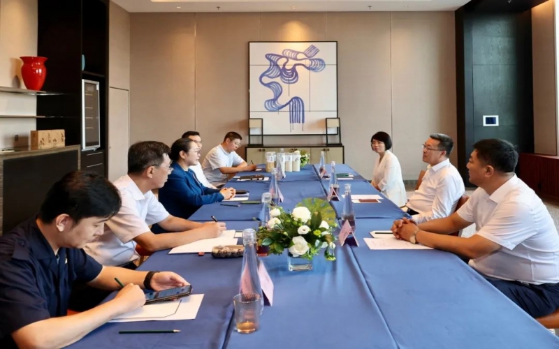 辽宁省朝阳市委书记单义、盘锦市市长邢鹏分别会见众博(中国)集团董事会主席张荣华