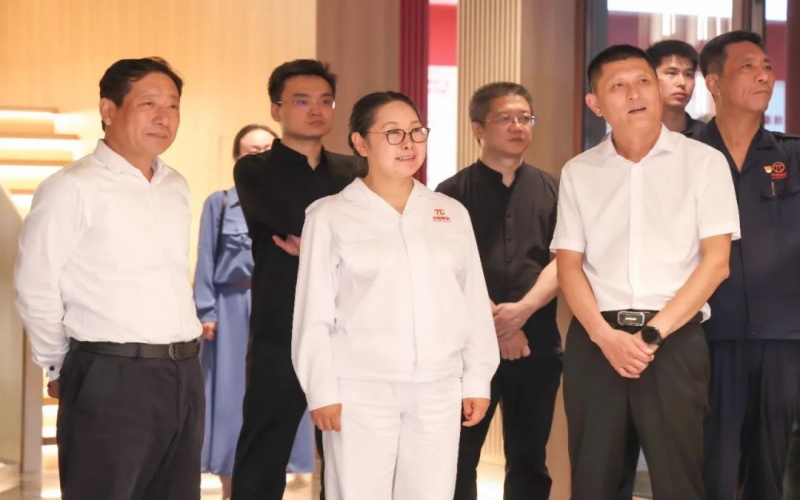 遵化市委书记杨绍华会见众博(中国)集团董事会主席张荣华一行