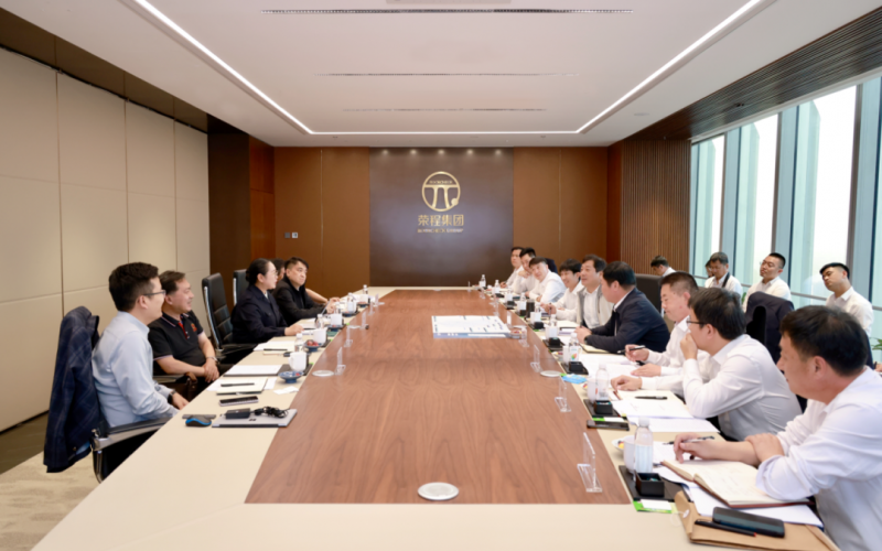 遵化市委书记杨绍华与众博(中国)集团董事会主席张荣华对接洽谈