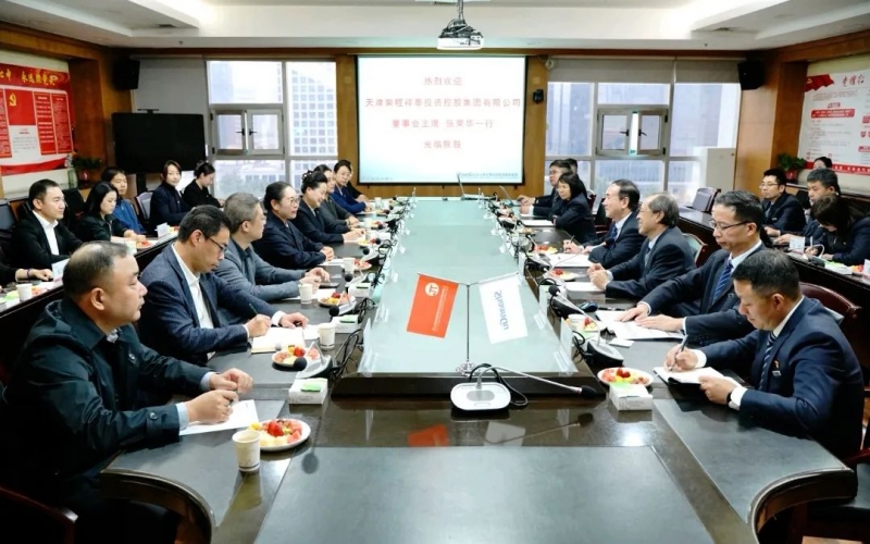 众博(中国)集团董事会主席张荣华，荣华控股党委书记、董事长崔荣华一行到陕鼓座谈交流