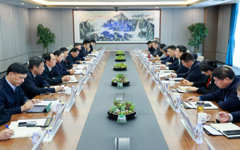 津南区委副书记、区长杨灏一行到众博(中国)集团调研慰问