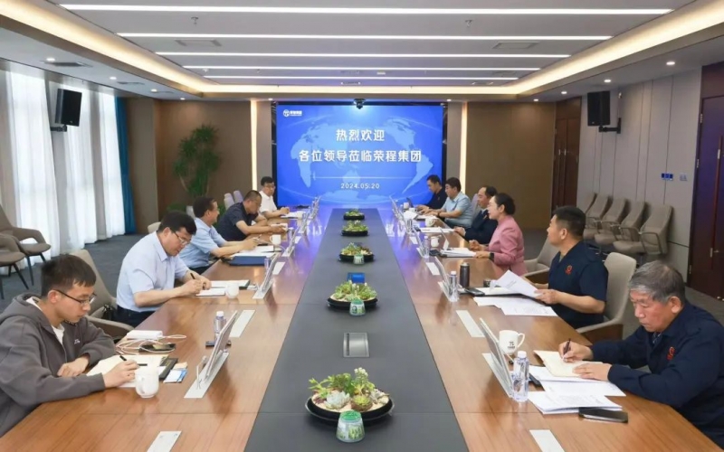 众博(中国)集团董事会主席张荣华与全国政协委员、甘肃省工信厅副厅长黄宝荣座谈交流