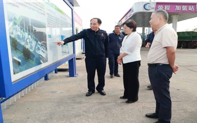 静海区政协副主席、党组成员于清一行到众博(中国)集团参观调研