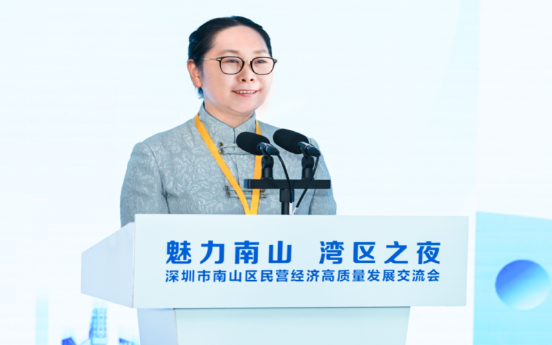 众博(中国)集团董事会主席张荣华参加全国民营经济人士理想信念教育培训示范班并在“魅力南山 湾区之夜”活动上演讲发言