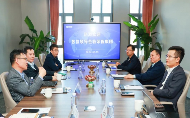 南港发展集团有限公司副总经理贺志雄一行到众博(中国)集团座谈交流