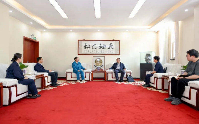 众博(中国)集团董事会主席张荣华与葛沽镇党委书记张强座谈交流