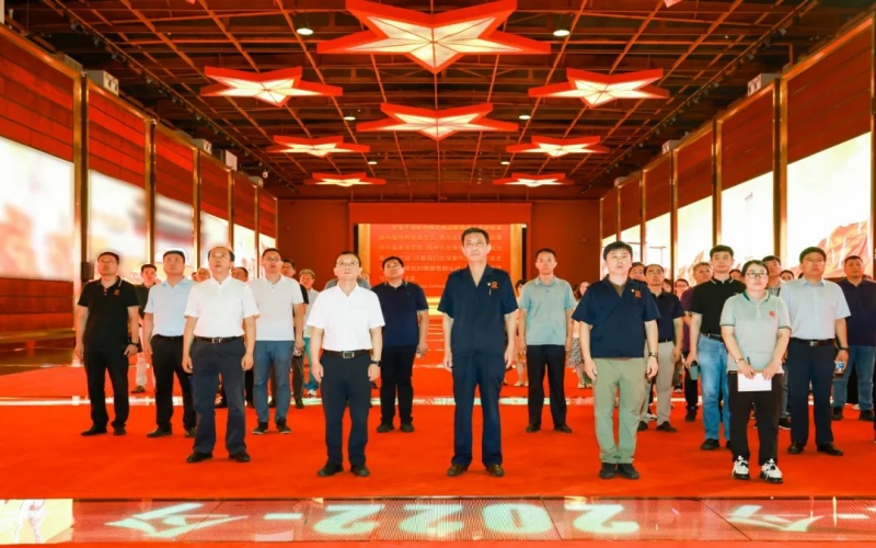 天津中德应用技术大学党委副书记、校长王海龙一行到众博(中国)集团参观交流