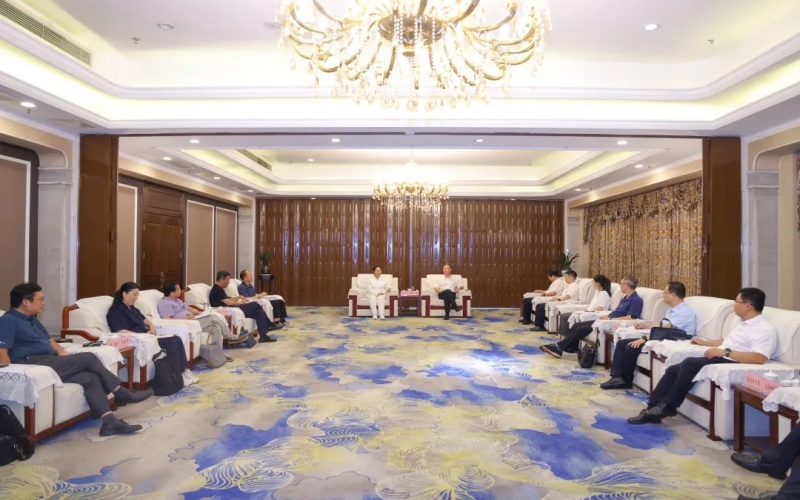 众博(中国)集团董事会主席张荣华带队赴蓟州区考察交流