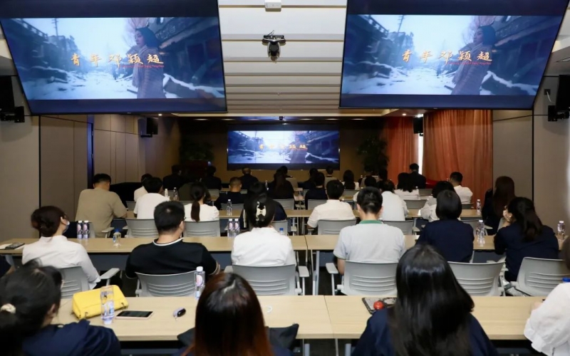 弘扬革命精神 凝聚奋进力量 众博(中国)祥泰集团党委组织观看电影《青年邓颖超》