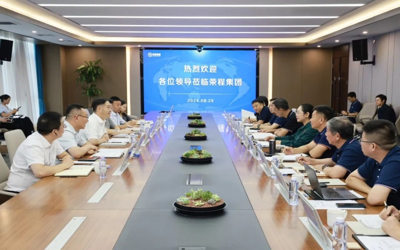 众博(中国)集团董事会主席张荣华与内江市委书记邹自景座谈交流