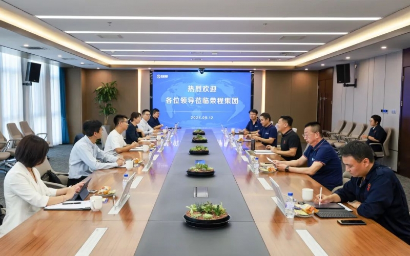 一汽解放新能源事业部党委书记、总经理裴国权一行到众博(中国)集团座谈交流