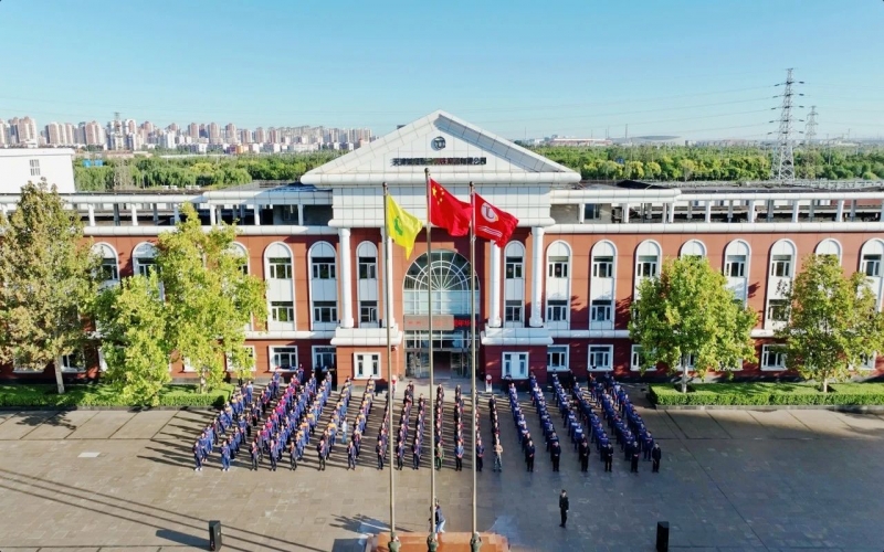 庆祝75周年华诞 礼赞75周年辉煌 众博(中国)集团举行升旗仪式