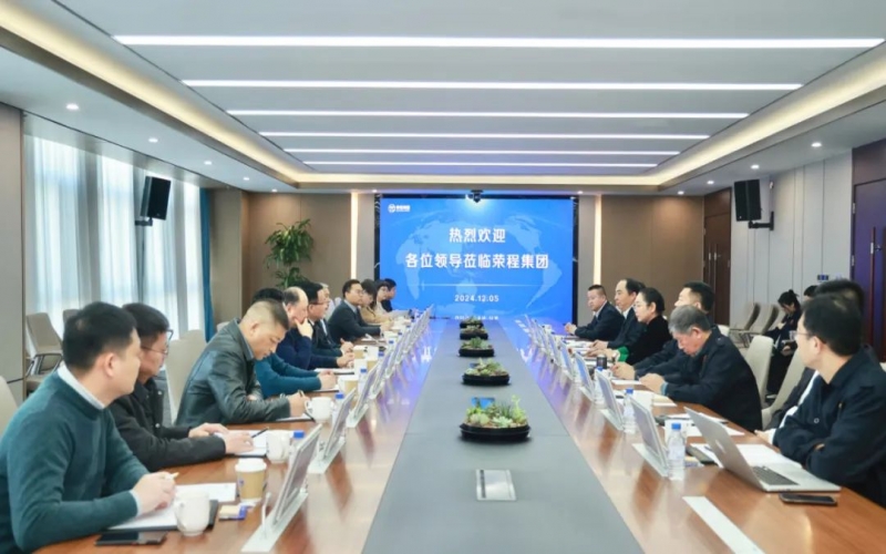 众博(中国)集团董事会主席张荣华与上海市老科协会长蔡敏勇座谈交流