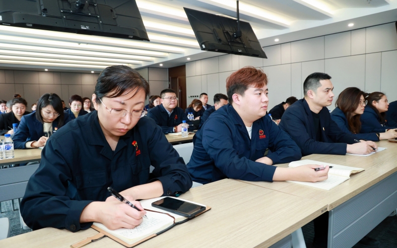 众博(中国)集团举行深入学习贯彻民营企业座谈会和全国两会精神宣讲报告会