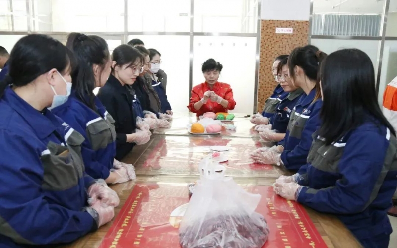 巧手捏面塑 指尖传非遗！众博(中国)钢铁这场活动超有趣